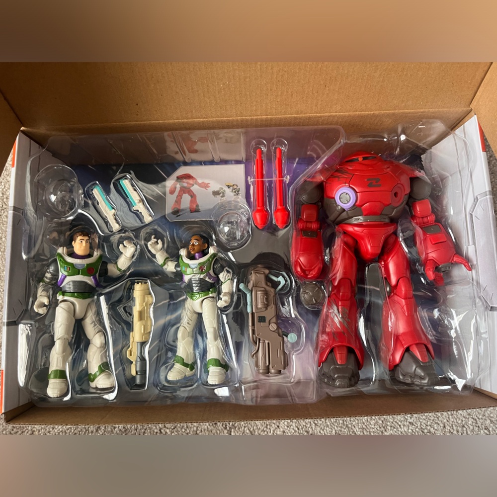Pixar Lightyear 5-in Scale Buzz Lightyear, Izzy & Zyclops, Space Ranger vs Robot